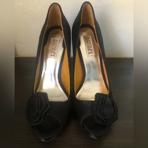 Badgley Mischka Size 8 Women’s Black Satin High Heels with Floral Detail